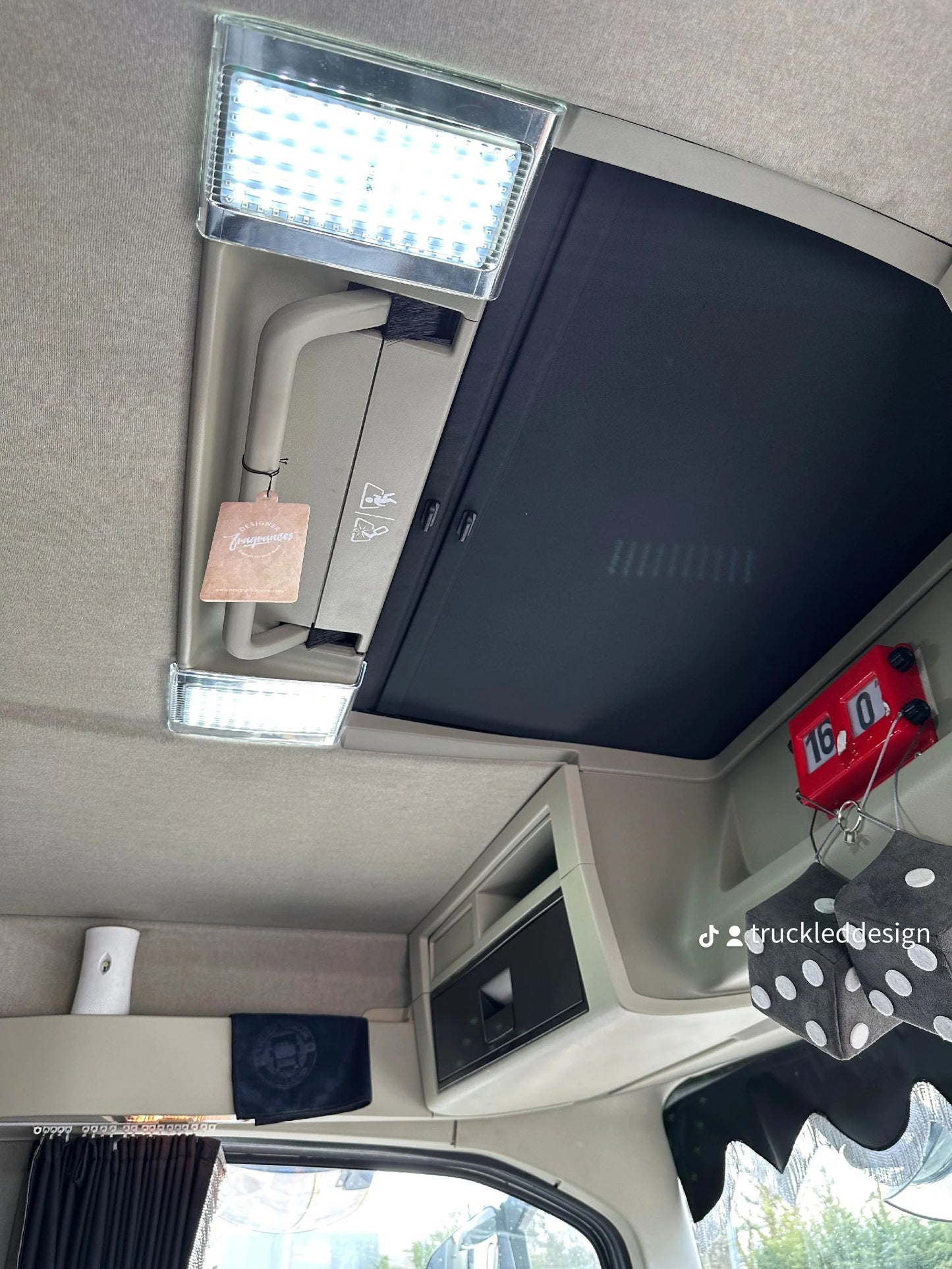 Volvo V4 Dual Colour interior lights (White/Red)